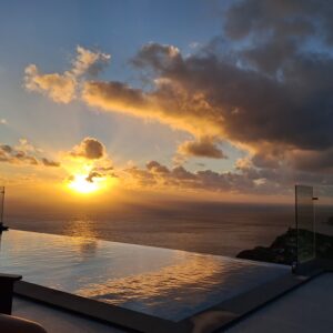 Wo übernachten auf Madeira ? Villa in Ribeira Brava beim Sonnenuntergang - Madeira